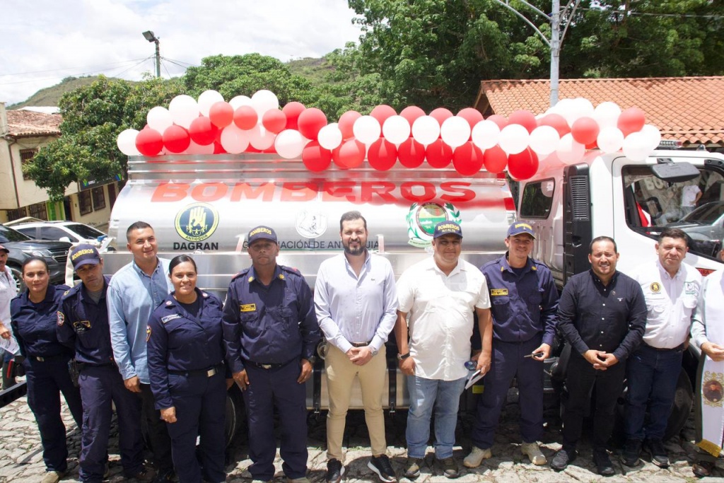 En Angostura, Dagran entregó tercer vehículo cisterna para atención de emergencias
